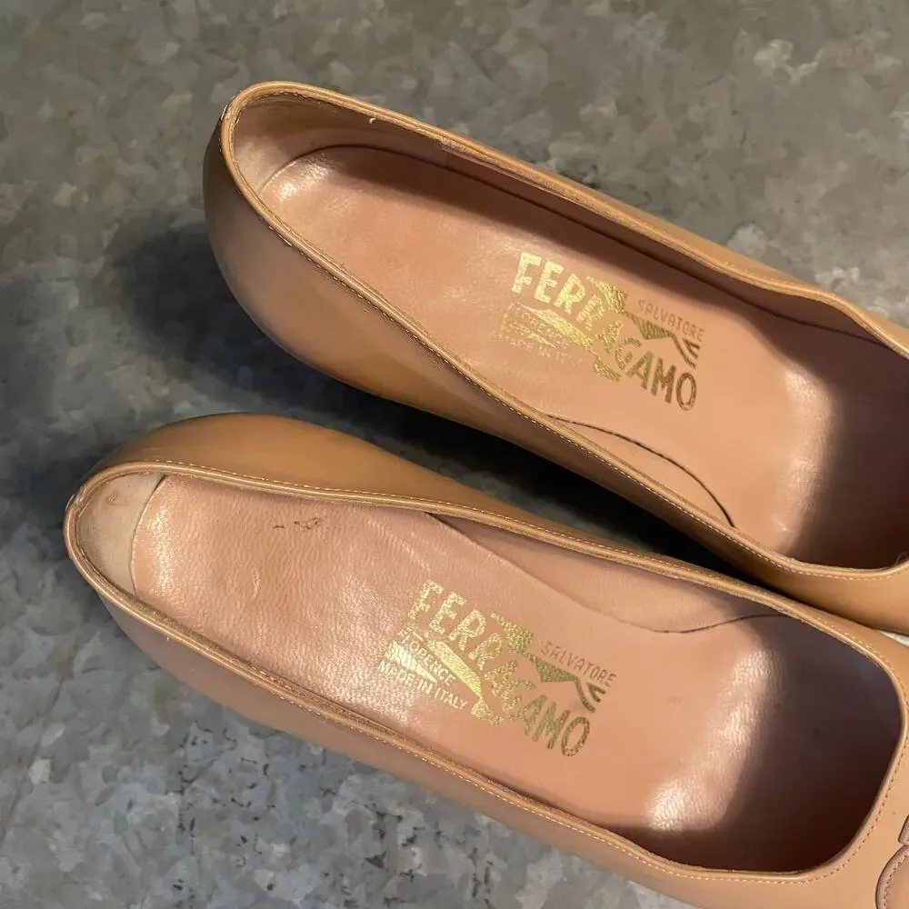 Vintage Salvatore Ferragamo Square Toe Heels 7.5 Italy Made Nude Beige Tan Logo - Picture 11 of 12
